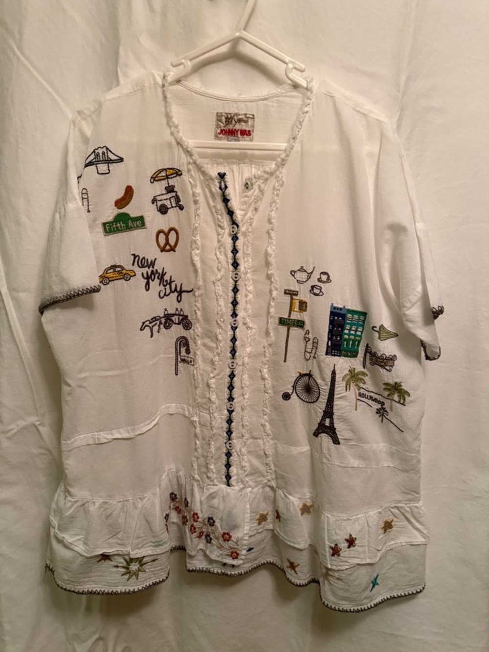 Johnny Was Biya White Embroidered Travel Motif Blouse